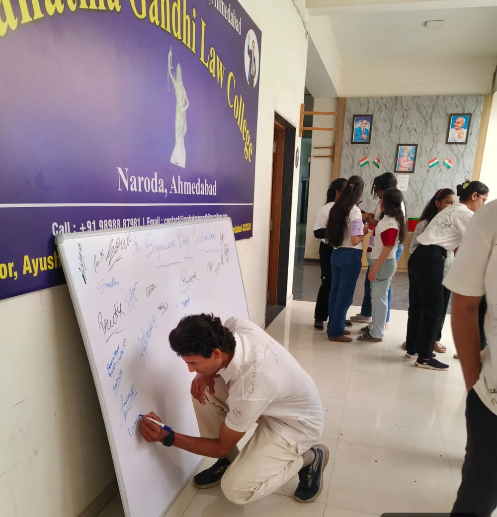 Signature campaign day